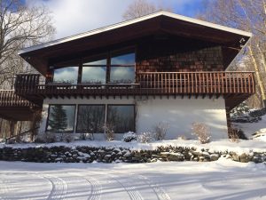 Chalet en Estrie: Film Sun-Gard Silver 35% pour contrer la chaleur et pour avoir plus d'intimité.